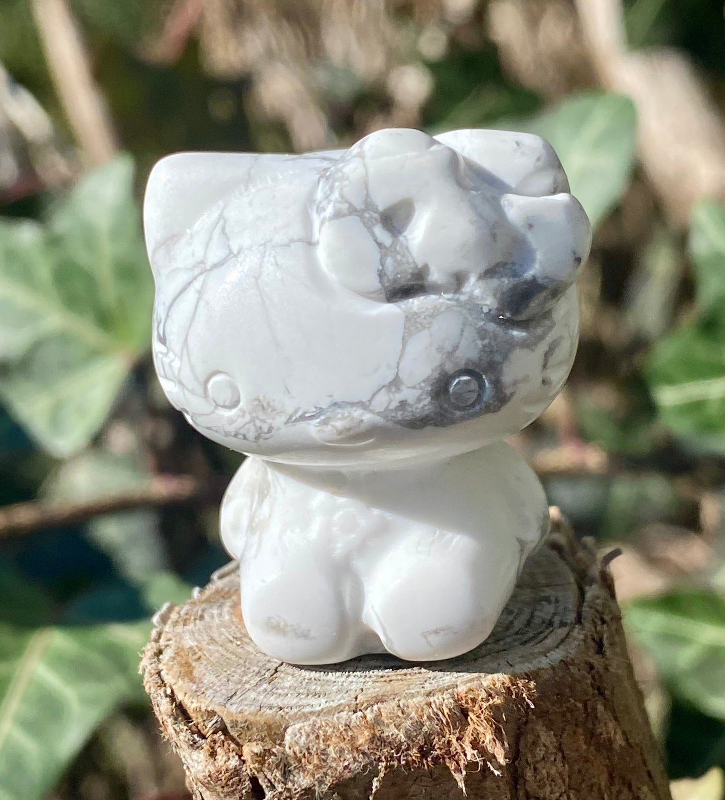 Hello kitty howlite 🤍